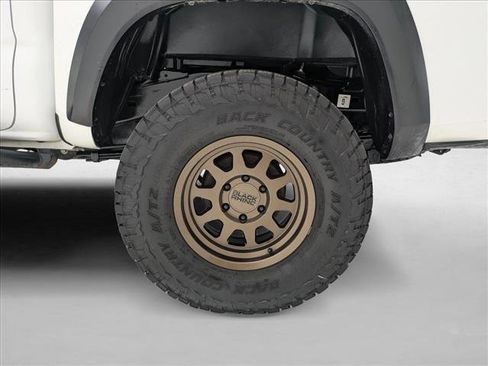 Used 2022 Toyota Tacoma TRD Off-Road image 21