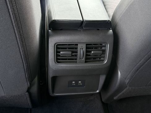 Used 2023 Nissan Rogue SV FWD image 8