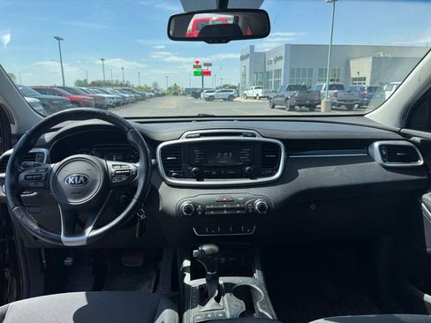 Used 2016 Kia Sorento AWD w/ LX Convenience Package image 12