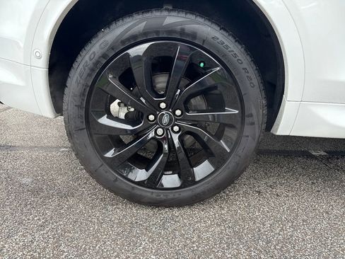 New 2024 Land Rover Discovery Sport S image 25