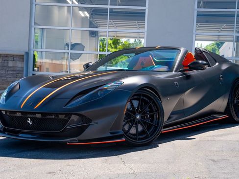 Used 2023 Ferrari 812 GTS RWD image 2