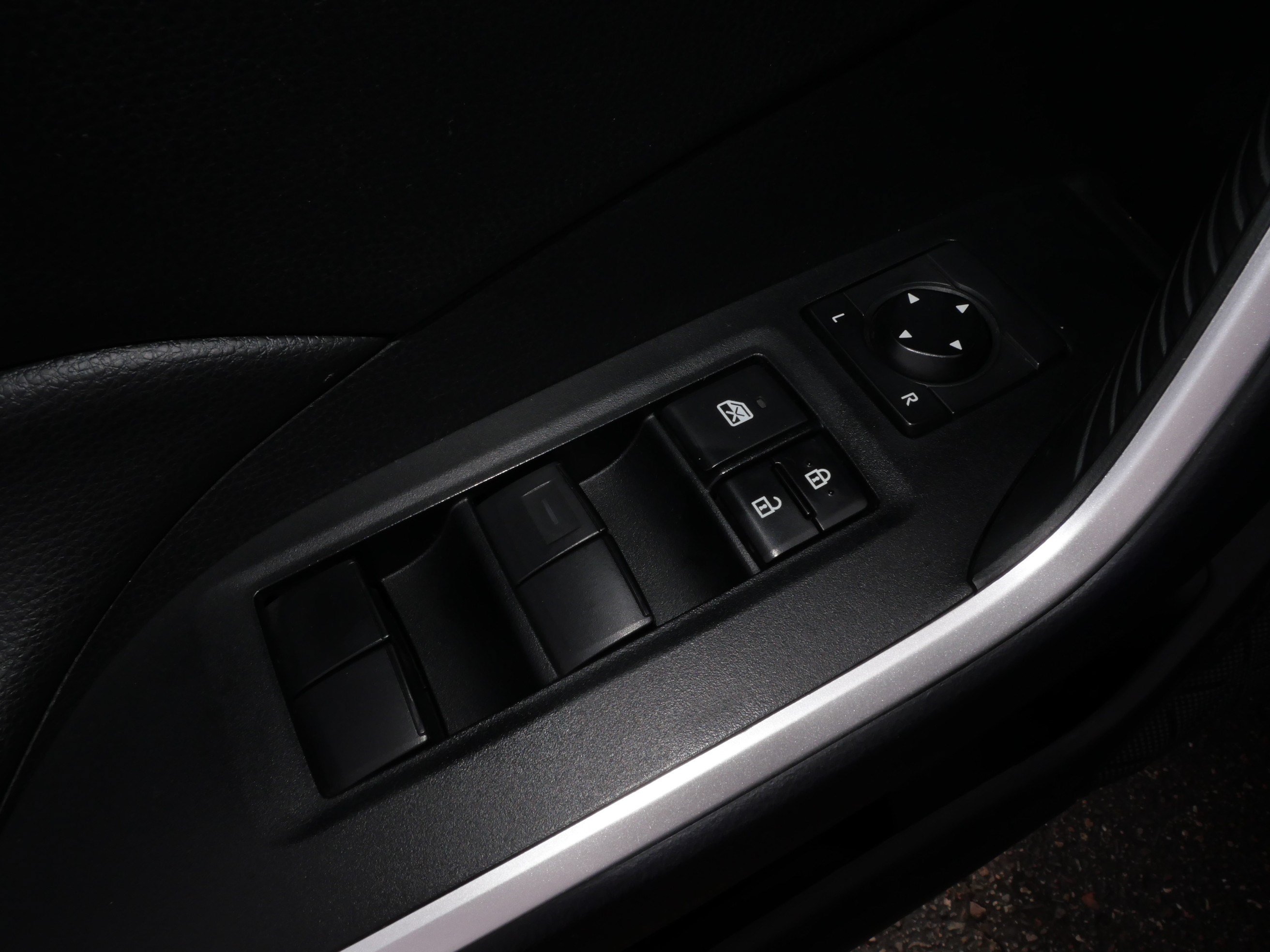 Used 2020 Toyota RAV4 XLE w/ Convenience Package AWD/4WD image 19