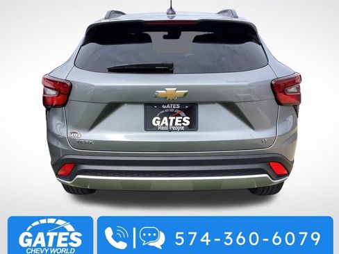 Used 2025 Chevrolet Trax LT w/ LT Convenience Package FWD image 7