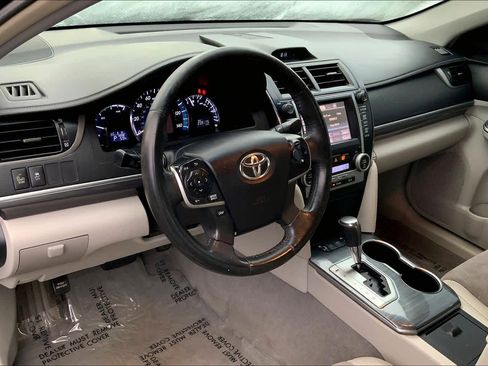 Used 2014 Toyota Camry XLE image 17