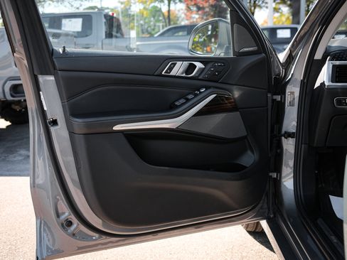 Used 2023 BMW X7 xDrive40i image 14