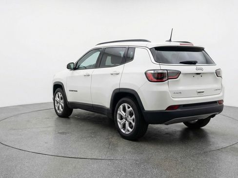 Used 2025 Jeep Compass Latitude image 6