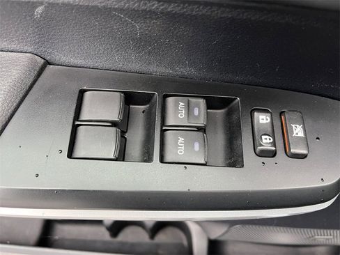 Used 2014 Toyota Tundra Platinum image 19