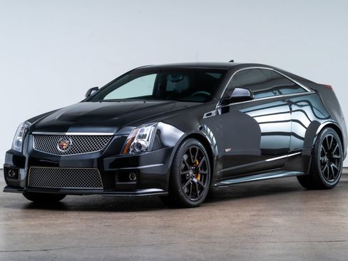 Used 2011 Cadillac CTS V RWD image 3