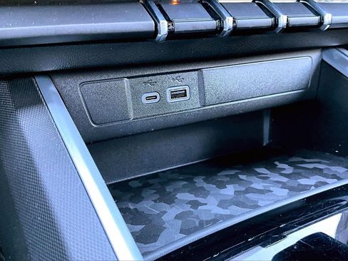 Used 2025 Chevrolet Colorado Trail Boss image 17