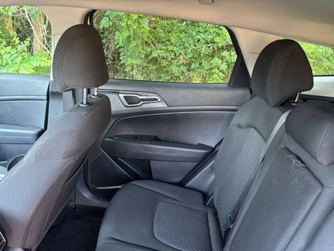 Used 2025 Kia Sportage LX FWD image 38