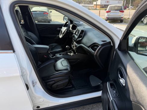 Used 2019 Jeep Cherokee Latitude Plus image 18