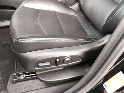 Used 2024 GMC Terrain SLT image 15