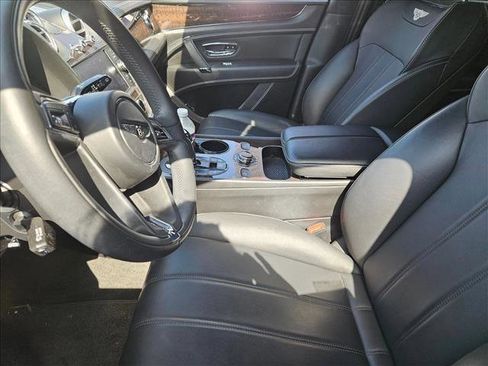 Used 2019 Bentley Bentayga image 13