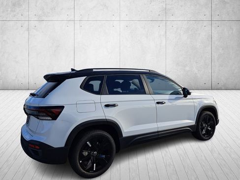 New 2026 Volkswagen Taos SE image 5