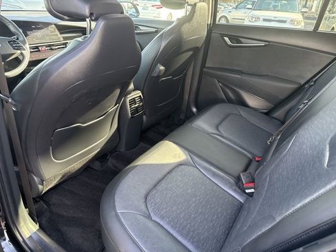Used 2023 Kia Niro SX image 15