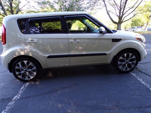 Used 2012 Kia Soul ! FWD image 11