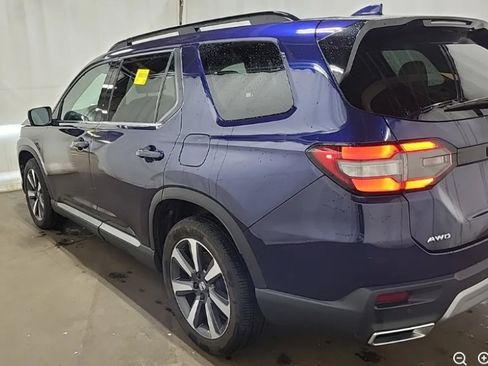 Used 2023 Honda Pilot Touring image 2