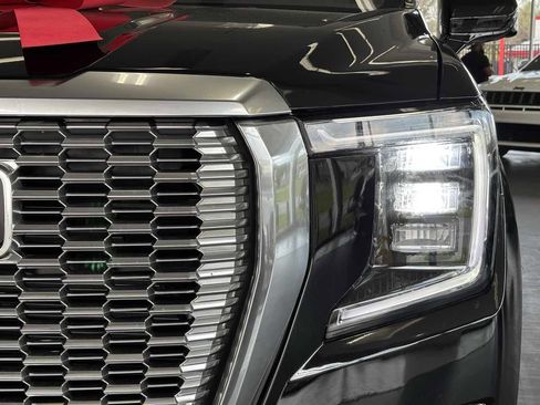 Used 2023 GMC Yukon XL Denali AWD/4WD image 5