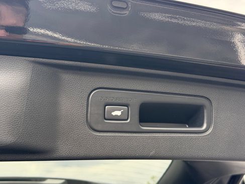 Used 2025 Honda Pilot Elite image 35
