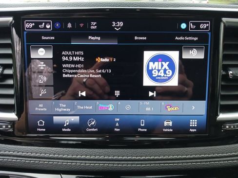 Used 2025 Chrysler Pacifica Limited FWD image 20