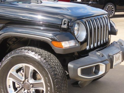 Used 2022 Jeep Wrangler Unlimited Sahara w/ Cold Weather Group AWD/4WD image 5