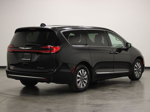 Used 2023 Chrysler Pacifica Limited FWD image 8