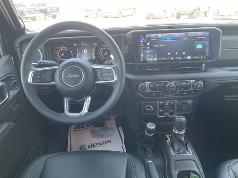 Used 2025 Jeep Wrangler Unlimited Sahara AWD/4WD image 14