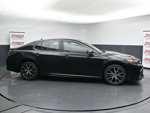 Used 2024 Toyota Camry SE FWD image 9