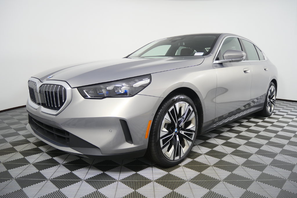 Certified 2026 BMW 530i RWD image 8