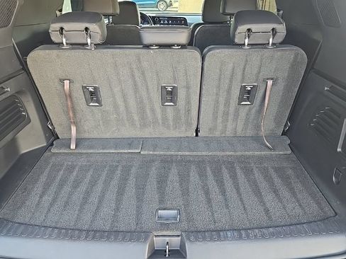 Used 2025 Chevrolet Traverse LT FWD image 32