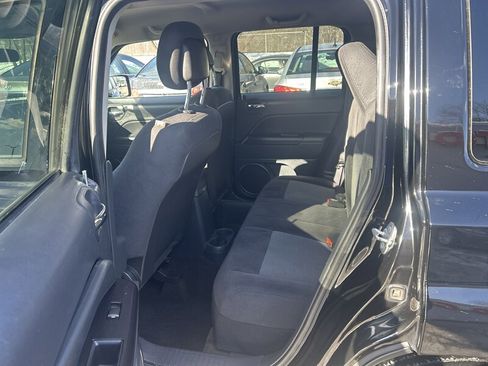 Used 2015 Jeep Patriot Latitude image 9