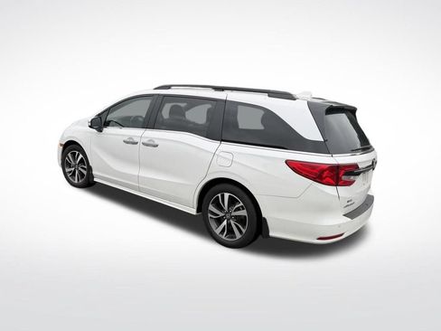 Used 2024 Honda Odyssey Touring image 2