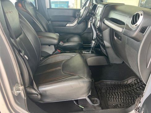 Used 2017 Jeep Wrangler Unlimited Sahara w/ Connectivity Group image 26