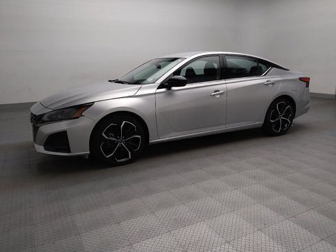 Used 2024 Nissan Altima 2.5 SR image 2