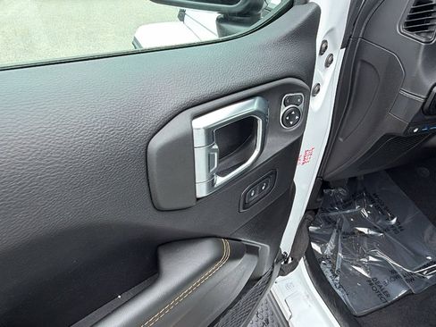 Used 2025 Jeep Wrangler Sahara image 15