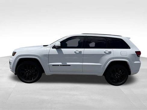 Used 2020 Jeep Grand Cherokee Altitude AWD/4WD image 2