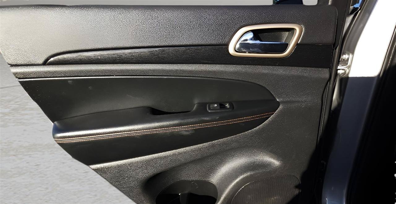 Used 2017 Jeep Grand Cherokee Laredo AWD/4WD image 20