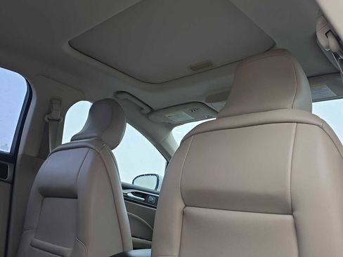 Used 2017 Ford Fusion SE w/ Fusion SE Technology Package image 16