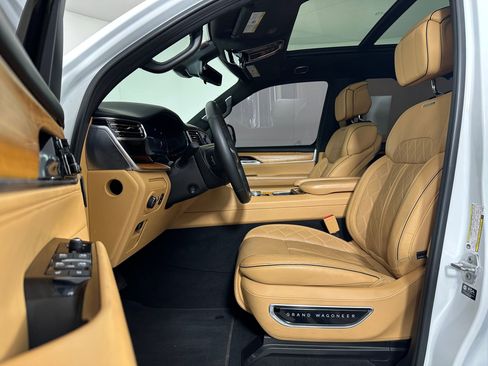 Used 2022 Jeep Grand Wagoneer Series III image 4