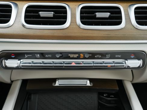 Used 2021 Mercedes-Benz GLS 450 4MATIC image 15