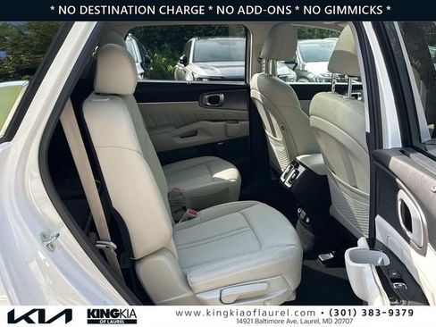 Used 2023 Kia Sorento SX Prestige w/ Panoramic Sunroof Package AWD/4WD image 16