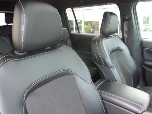 Used 2024 Jeep Grand Cherokee L Altitude AWD/4WD image 14