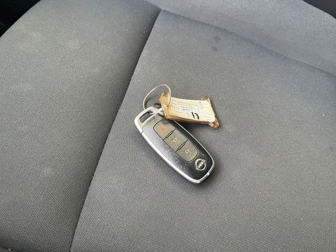 Used 2023 Nissan Rogue S image 21