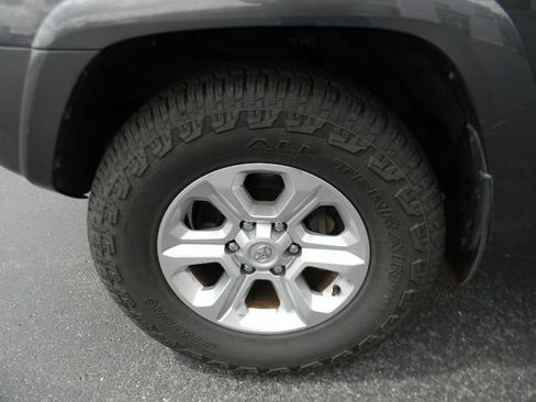 Used 2022 Toyota 4Runner SR5 Premium w/ Moonroof Package AWD/4WD image 9
