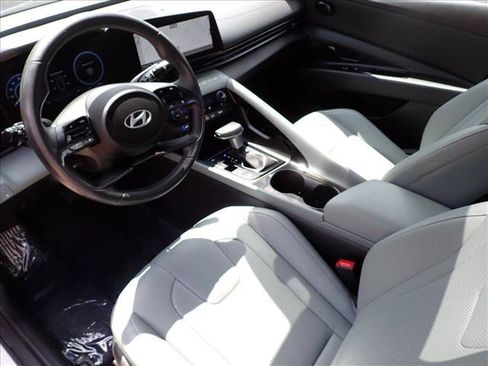 Used 2025 Hyundai Elantra Limited FWD image 10