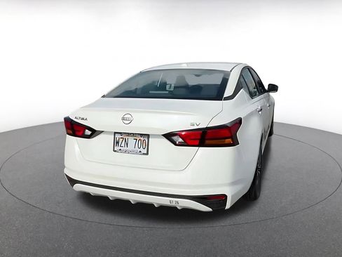 Used 2024 Nissan Altima 2.5 SV image 14