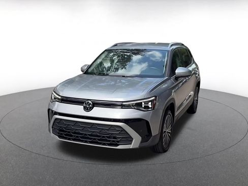 Used 2025 Volkswagen Taos SE FWD image 5