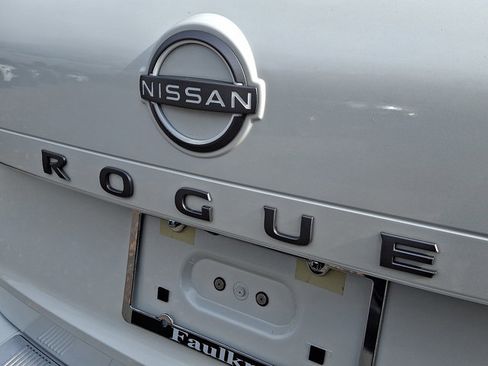 Certified 2025 Nissan Rogue SV image 29