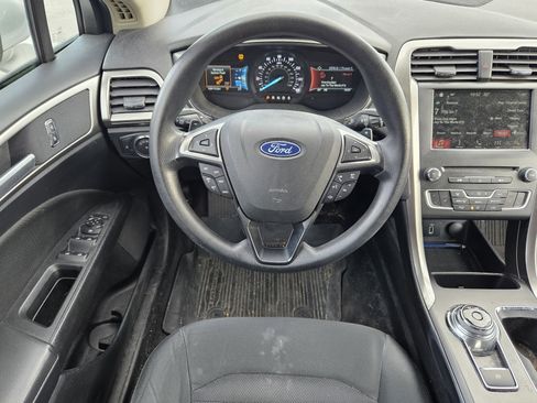 Used 2018 Ford Fusion SE image 11