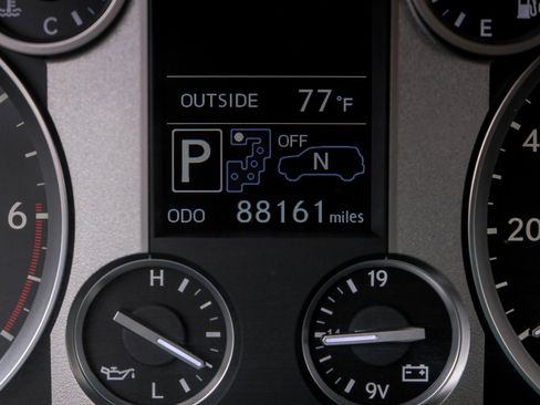 Used 2015 Lexus LX 570 4WD image 23
